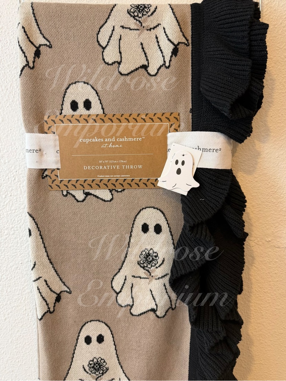 Cupcakes and Cashmere ghost holding bouquet flowers ruffled hem knit throw viral - Picture 1 of 9